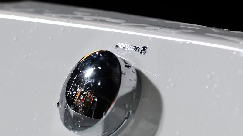 „Pro SAPHO nejvíce používáme produkty z řady FINOCHROM®, které nám svou estetickou úrovní přidávají jemný glanc na povrchu nábytků, topení či van.“