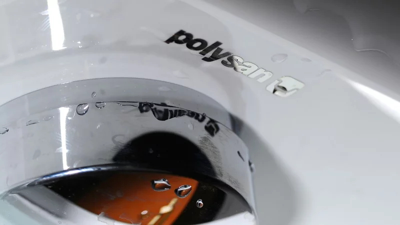 „Používáme výhradně stříbrnou, protože u koupelnového vybavení převládají barvy jako bílá, stříbrná, nerez a chrom,“ vysvětluje Jiří Novák ze společnosti UBC s. r. o.