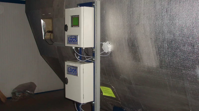 Tam, kde musí štítek odolávat vysoké teplotě, volíme kovový štítek s lepidlem, které odolá teplotě až 230 °C.