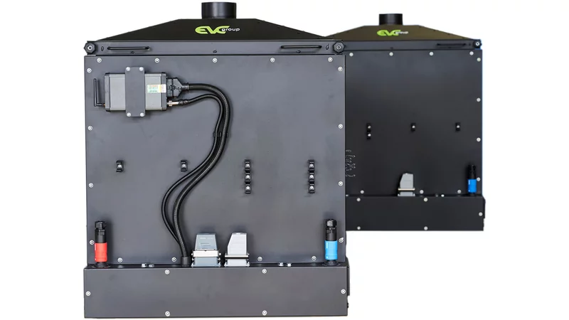 Štítek má vysokou míru přilnavosti a bez problému se přizpůsobí i zakřivenému povrchu