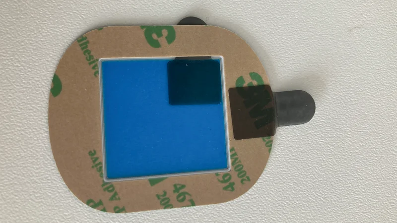 modrá ochranná vrstva s ouškem "Flag Tape"