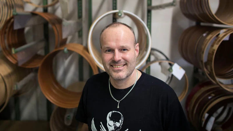 Professional and musician: In his free time, Thorsten Schmidt plays bass; at Sonor, he is the master craftsman responsible for the final assembly of drum sets.