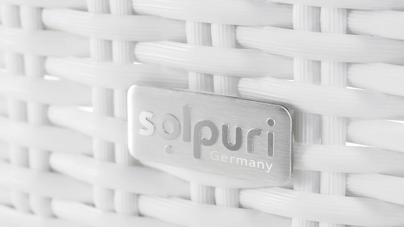 Diamond-cut aluminium label - a tactile promise of luxury and precision