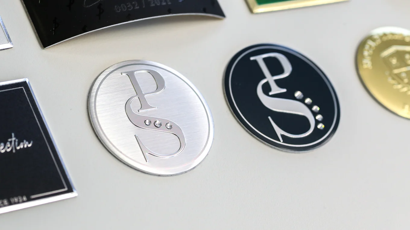 Enhancement with rhinestones – add the finishing touch to your product