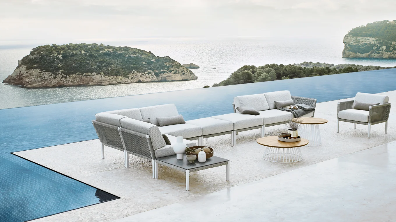 Edel und doch robust – solpuri mach durchdachte Möbel für Draußen.