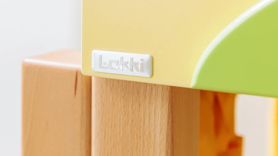 Naše výrobky musí vydržet každodenní zátěž v mateřských školách. Proto i značení musí být odolné nejen vůči dětem, ale i častému čištění a dezinfekci.