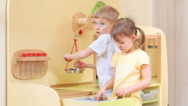 Každý detail je důležitý. Elegantní štítek neruší, ale citlivě doplňuje harmonický design celého interiéru.