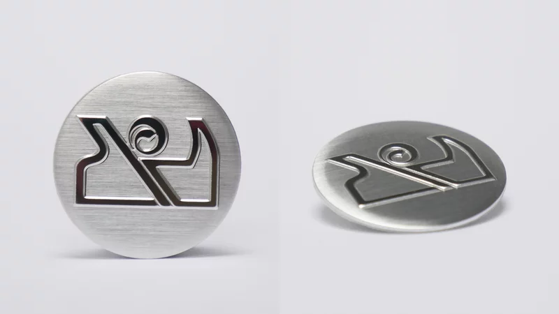 Neue Veredelungsoptionen | Aluminiumschilder 3D mit konturenscharfer Prägung