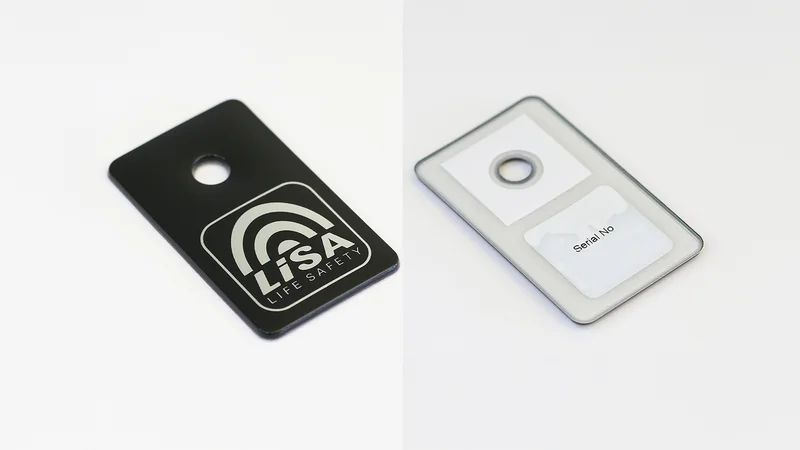 RFID/NFC Emblem: Vorderseite & Rückseite mit eingebautem Chip