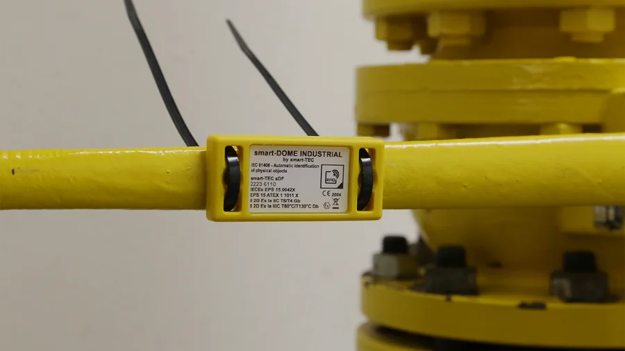 smart-DOME Industrial připojený k průmyslovému systému pomocí kabelového připojení