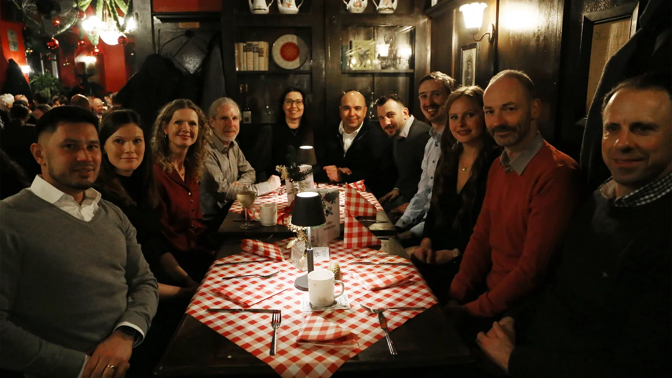 Das Team bei der Weihnachtsfeier 2025