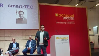 Thomas Fröhlich giving a presentation